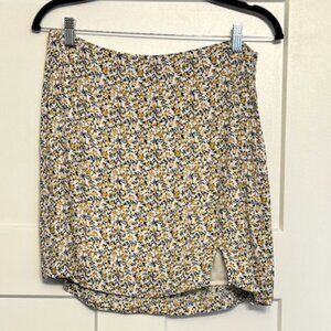 Abercrombie and Fitch Floral Mini Skirt in White, Yellow and Blue. Size Medium
